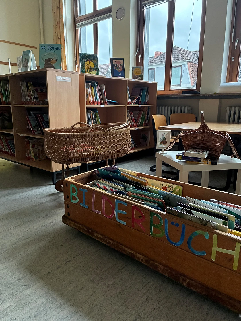 Bild zeigt Bücherei Schule Oderstraße